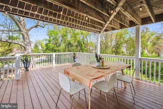 61 E Lake Dr, Annapolis, MD 21403