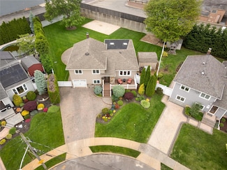 14 Jones Ct, Massapequa Park, NY 11762