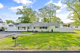 8 Mohawk Rd, Burlington, MA 01803
