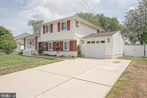 4 Buttonwood Rd, Stratford, NJ 08084