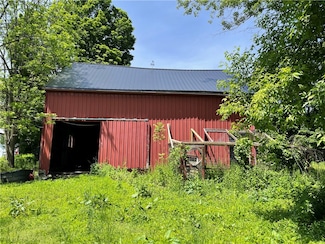 42 Bull Saw Mill Rd, Honeoye Falls, NY 14472