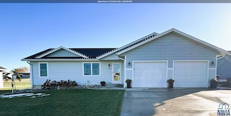 1073 14th Street Cir NE, Sioux Center, IA 51250