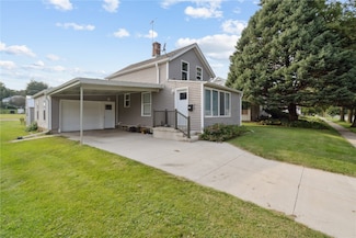 319 N Cedar St, Monticello, IA 52310