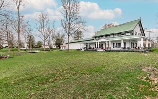 676 Wanda St, Scottsburg, IN 47170