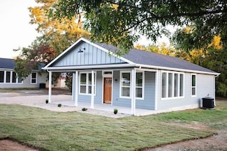 704 Walnut St, Honey Grove, TX 75446