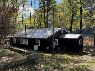 386 Ahrensville Rd, Oil City, PA 16301