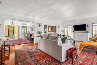 8246 4th St, Los Angeles, CA 90048
