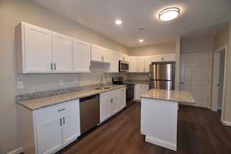 217 Rockingham Rd Unit 101, Londonderry, NH 03053