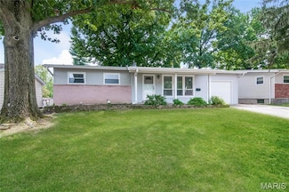 702 Lynn Haven Ln, Hazelwood, MO 63042