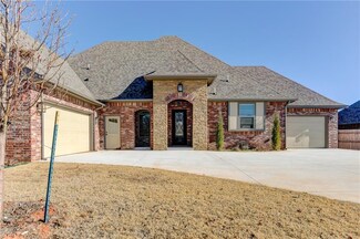 2116 Pembroke Ln, Edmond, OK 73003