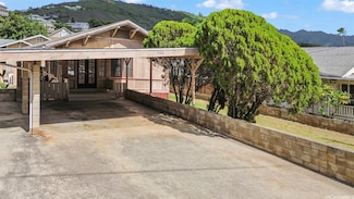 2002 Hunnewell St, Honolulu, HI 96822