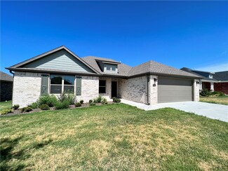 975 Trailwood St, Tontitown, AR 72762