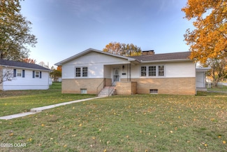 421 E 14th St, Carthage, MO 64836