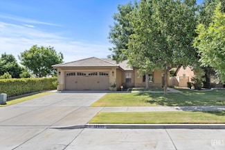 12601 Fallstaff Ln, Bakersfield, CA 93312