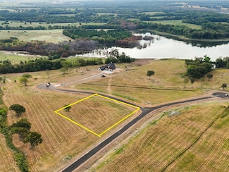 215 Cove Side Ct, Honey Grove, TX 75446