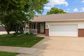 302 Parkside Ct, Kimberly, WI 54136