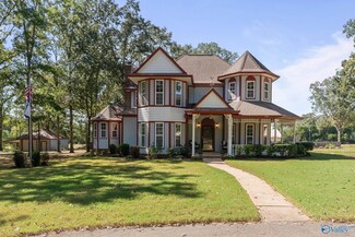 1000 Walker Ln, New Market, AL 35761