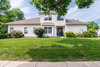 18 Kent Ln, Easton, PA 18045