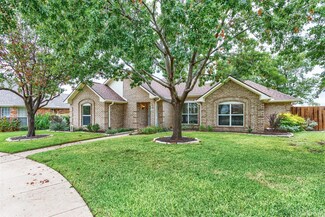 1300 Laura Ln, Carrollton, TX 75007
