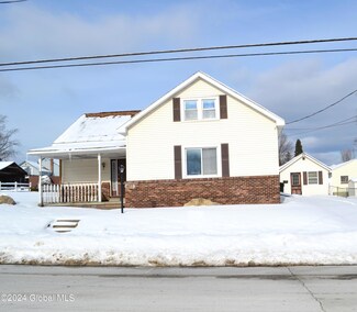 407 Walnut St, Corinth, NY 12822