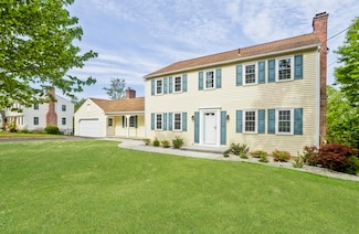 28 Eastwood Dr, Wilbraham, MA 01095