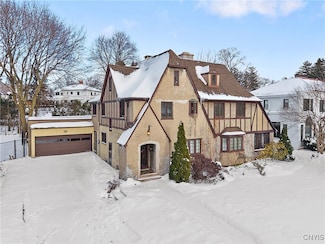 310 Sedgwick Dr, Syracuse, NY 13203