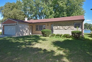 704 S Riverside Dr, McHenry, IL 60050