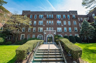 12 Hamilton Place Unit D-11, Garden City, NY 11530