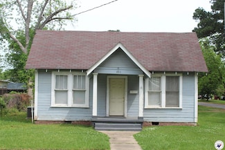 720 E 1st St, Hope, AR 71801