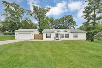 200 W Reindeer Dr, Powell, OH 43065