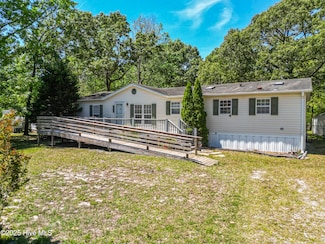 660 King Dr, Hampstead, NC 28443
