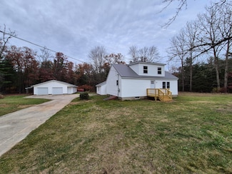 4275 E 8th St, White Cloud, MI 49349