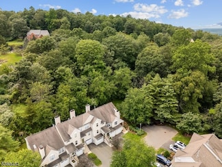 31 Rainier Ct, Hackettstown, NJ 07840