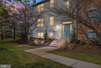 12104 Greenway Ct Unit 201, Fairfax, VA 22033