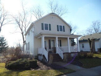 210 E Taylor St, Grant Park, IL 60940