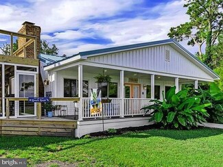 5032 Main St, Chincoteague Island, VA 23336