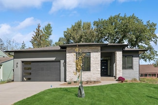 620 Greenvale Ave W, Northfield, MN 55057