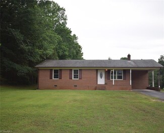 1044 Hub Morris Rd, Randleman, NC 27317