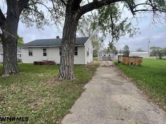 720 N Hall St, Valentine, NE 69201