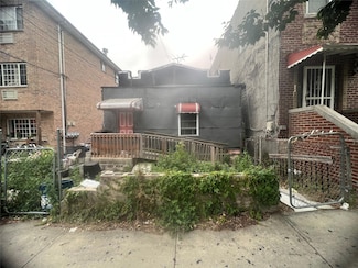 940 E 212th St, Bronx, NY 10469