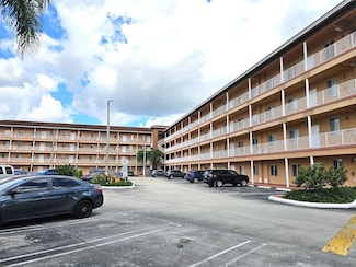 17350 NW 67th Ave Unit 303, Hialeah, FL 33015