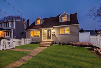552 Meadowbrook Rd, Merrick, NY 11566