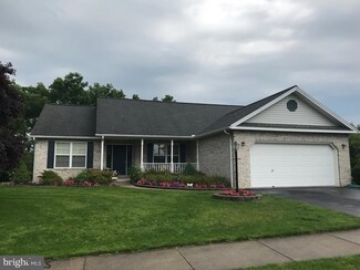 172 Steeplechase Dr, Pleasant Gap, PA 16823