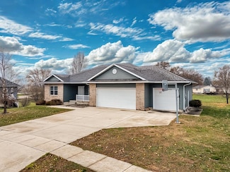 200 Pheasant Ln, Hudson, IA 50643