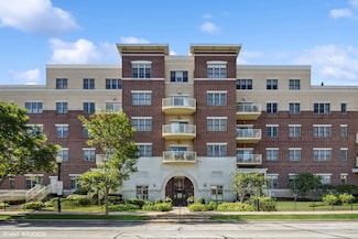 965 Rogers St Unit 202, Downers Grove, IL 60515