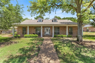 105 Lost Oaks Dr, Waco, TX 76705