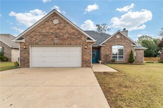 705 Drake St, Bentonville, AR 72712