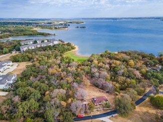 225 Lake St, Lake Dallas, TX 75065