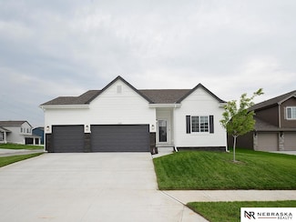 11312 Horizon Cir, Papillion, NE 68046