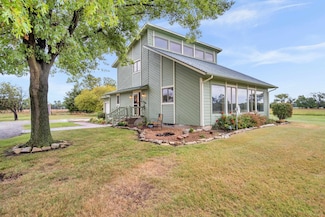 736 Nighthawk, Peabody, KS 66866